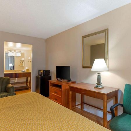 Rodeway Inn Colonial Heights I-95 Exterior photo