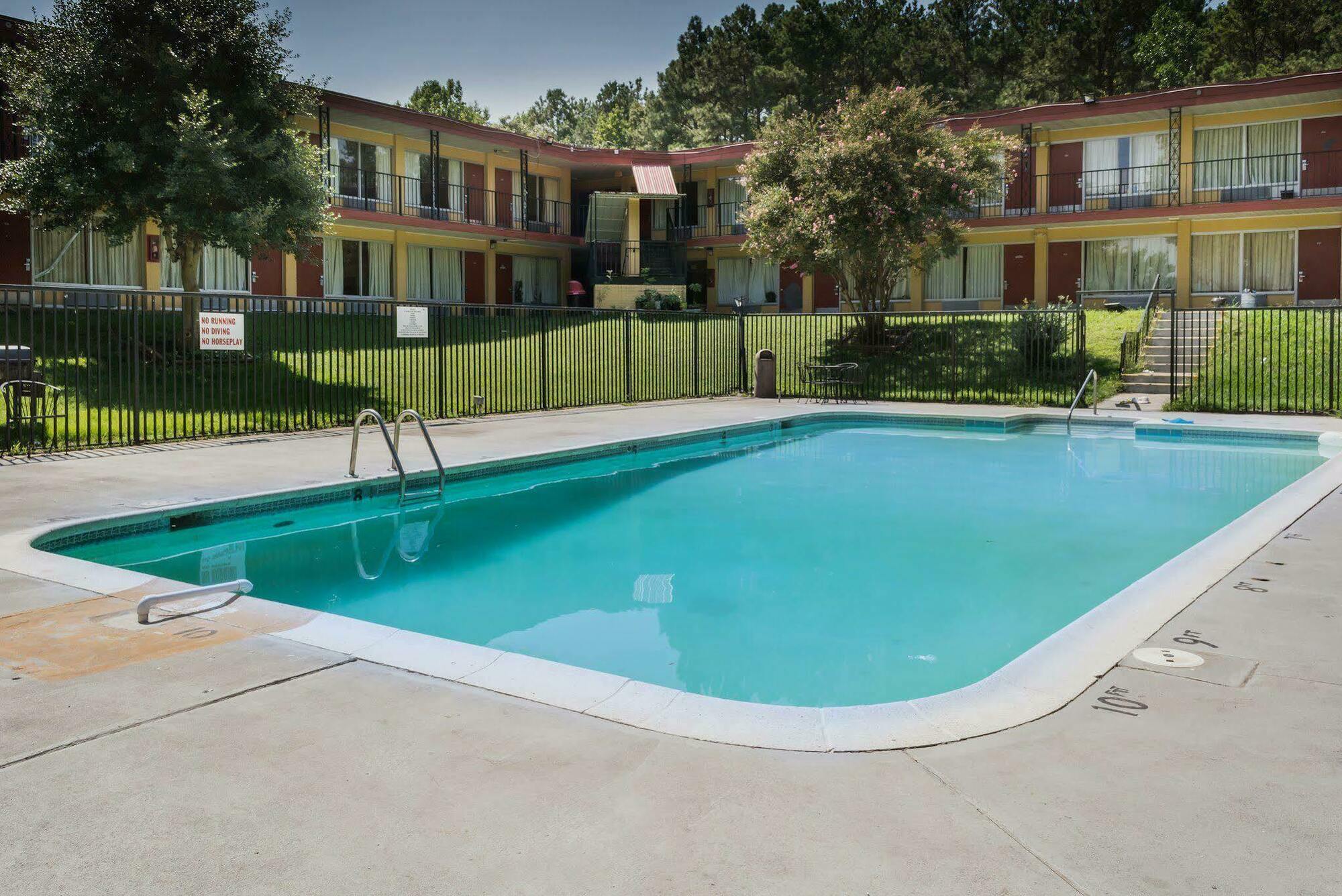 Rodeway Inn Colonial Heights I-95 Exterior photo